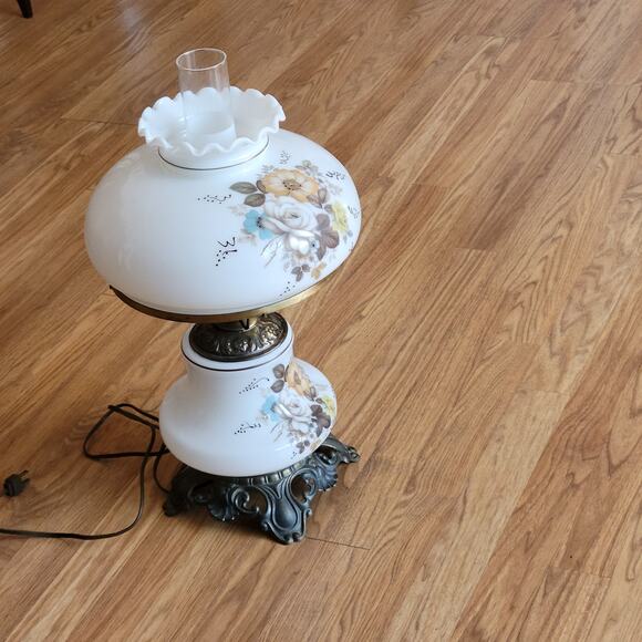 Vintage Accurate Casting Hurricane Parlor Table Lamp 20" tall - Picture 1 of 15